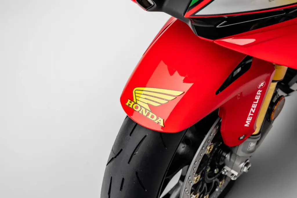 Honda CBR1000RR R Fireblade SP John McGuinness 30th Anniversary 4 Motor16