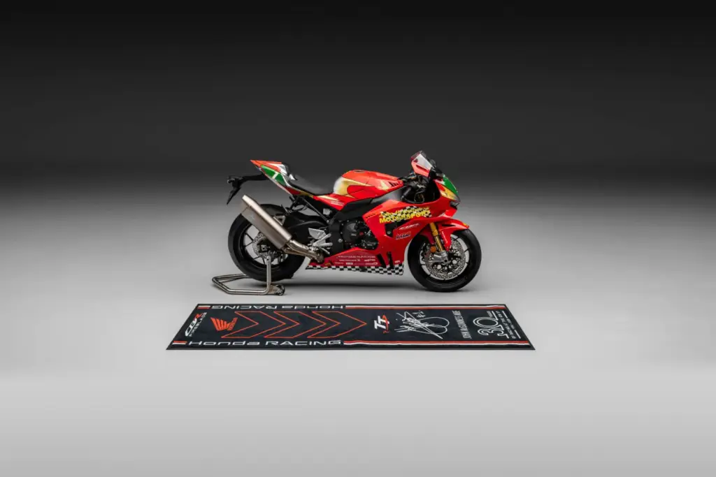 Honda CBR1000RR R Fireblade SP John McGuinness 30th Anniversary 6 Motor16