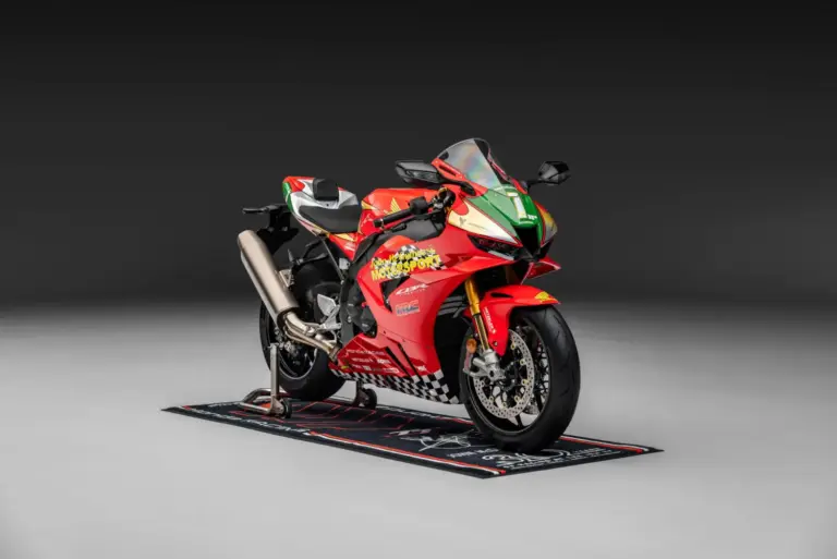 Honda CBR1000RR-R Fireblade SP John McGuinness 30th Anniversary: solo 15 unidades para celebrar una leyenda del TT