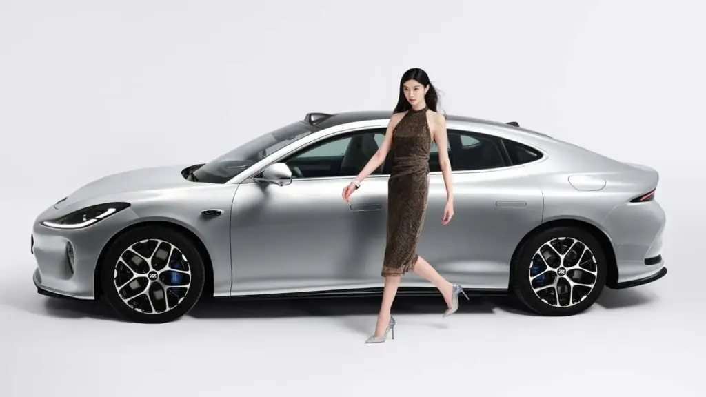 IM Motors firma junto al diseñador Jimmy Choo este eléctrico de lujo inspirado en unos zapatos de Lady Di 39 Motor16 IM L6 × Prof. Jimmy Choo Bespoke Limited Edition10 Motor16
