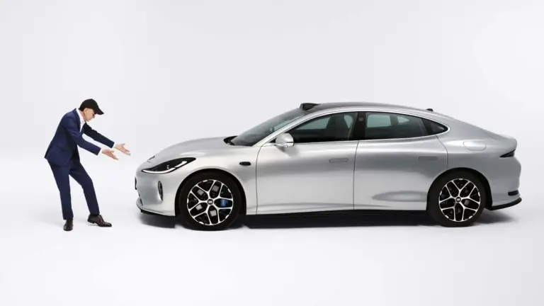 Los zapatos de Lady Di que han inspirado un eléctrico de lujo: así es el coche que IM Motors ha creado junto al diseñador Jimmy Choo