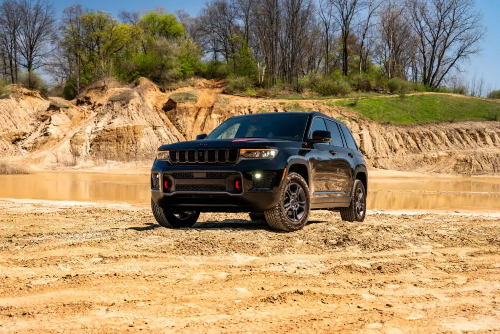 JEEP GRAND CHEROKEE 2027 3 Motor16