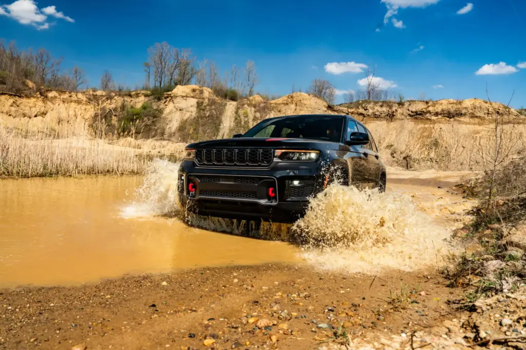 Recall Jeep Grand Cherokee en EE.UU.: 328.381 coches con muelles traseros que pueden desprenderse 1 Motor16 JEEP GRAND CHEROKEE 2027 5 Motor16
