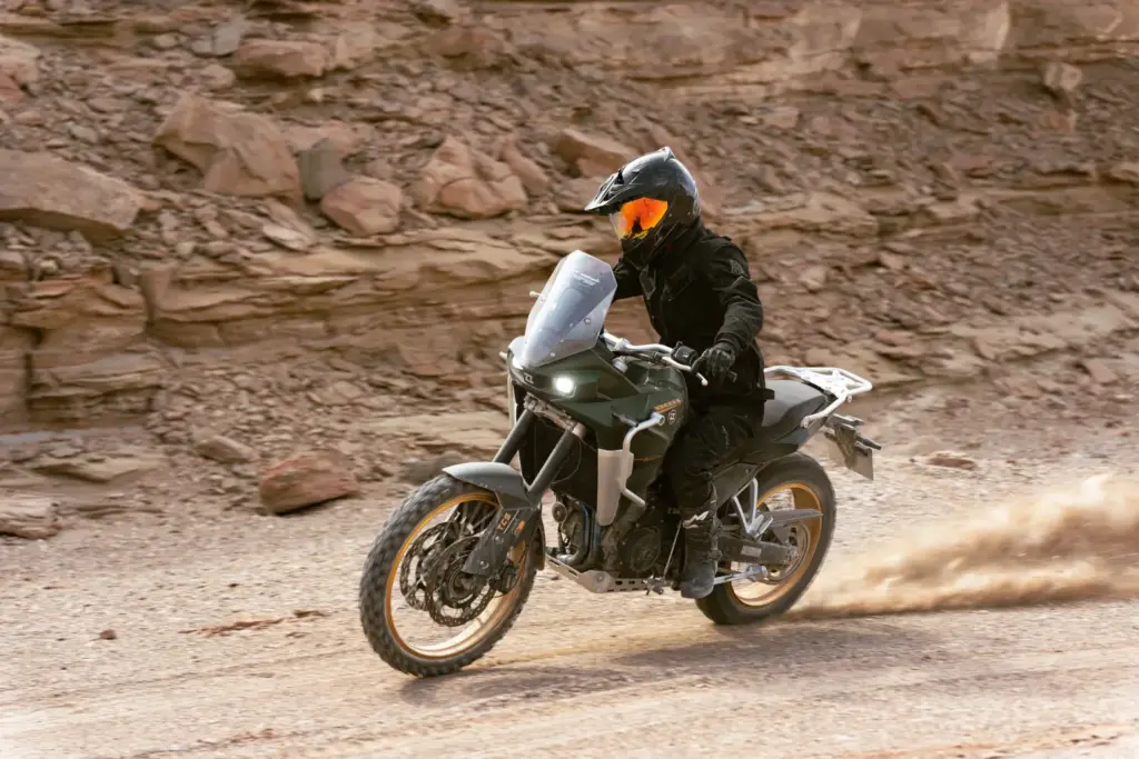 La Voge DS800 Rally es la moto más vendida... ¿y la reina de las trail off-road de gama media? 4 Motor16 KOVE MOTO 800X PRO exterior 2024 14 Motor16