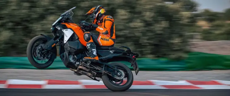 KTM regala 2 años o 30.000 km de mantenimiento en la 1390 Super Adventure