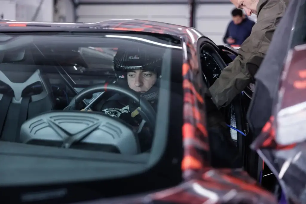 Lamborghini Revuelto SV: el nuevo superdeportivo bate el récord de Hockenheim antes de su presentación mundial 3 Motor16 LAMBORGHINI REVUELTO SV 2 Motor16