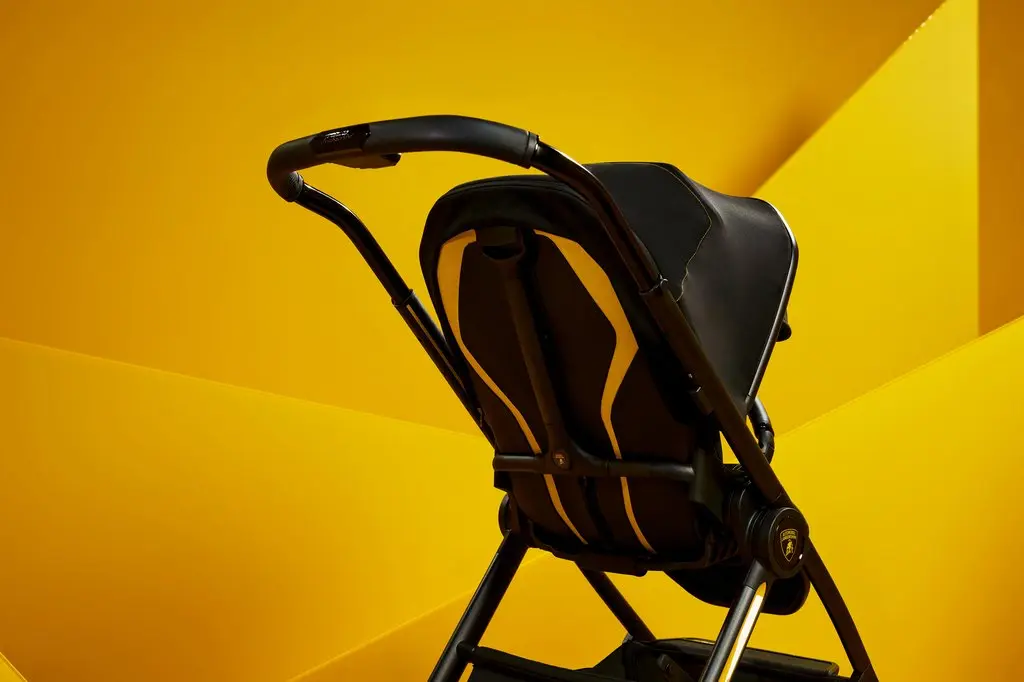 Lamborghini estrena su modelo más exclusivo: solo 500 unidades y un tono amarillo que marca la diferencia 6 Motor16 LAMBORGHINI Reef AL Giallo BEBEE5 Motor16