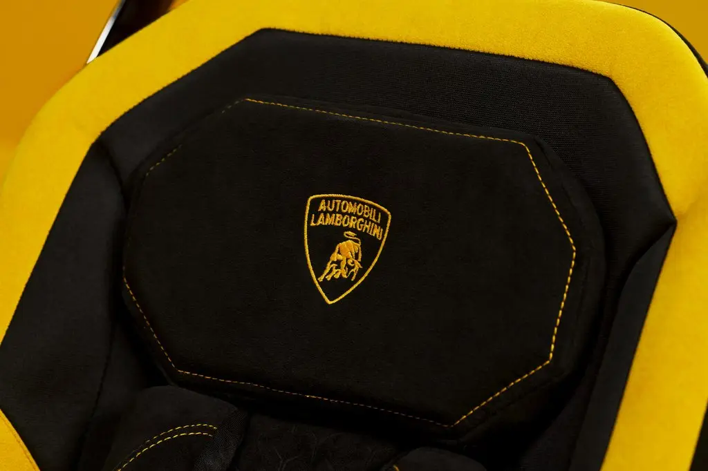 Lamborghini estrena su modelo más exclusivo: solo 500 unidades y un tono amarillo que marca la diferencia 2 Motor16 Reef AL Giallo Lamborghini