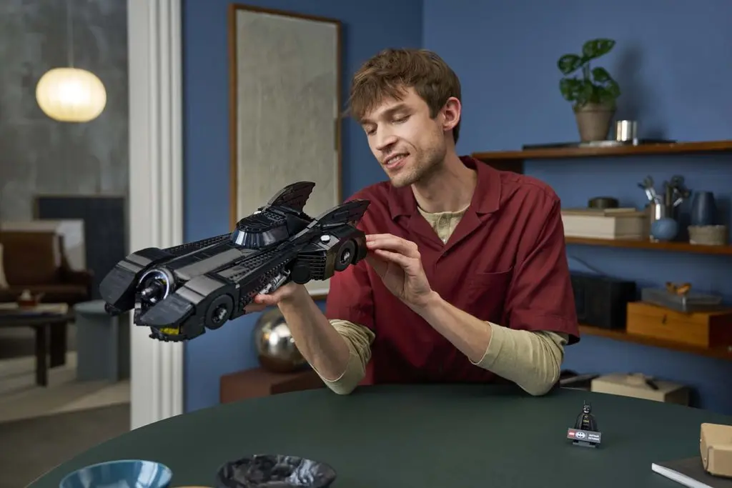 LEGO revive el Batmóvil de 'Batman Returns': 2.269 piezas, un botón secreto y el regreso del Batmissile 1 Motor16 LEGO Batmovil Batman Returns