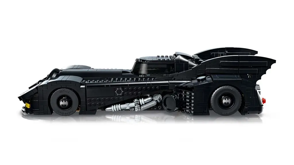 LEGO revive el Batmóvil de 'Batman Returns': 2.269 piezas, un botón secreto y el regreso del Batmissile 3 Motor16 LEGO Batmovil Batman Returns