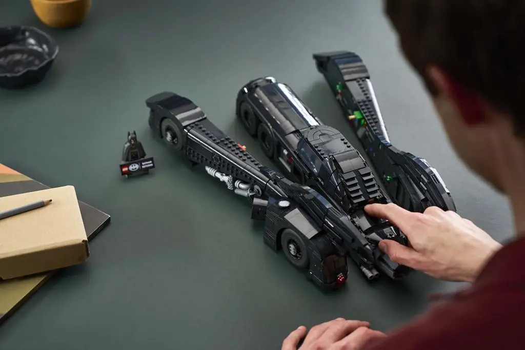 LEGO revive el Batmóvil de 'Batman Returns': 2.269 piezas, un botón secreto y el regreso del Batmissile 2 Motor16 LEGO Batmovil Batman Returns