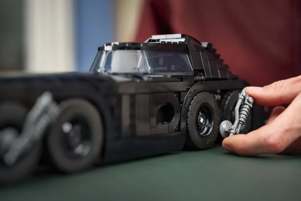 LEGO revive el Batmóvil de 'Batman Returns': 2.269 piezas, un botón secreto y el regreso del Batmissile 6 Motor16 LEGO Batmovil Batman Returns7 Motor16