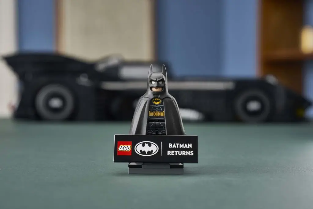 LEGO revive el Batmóvil de 'Batman Returns': 2.269 piezas, un botón secreto y el regreso del Batmissile 7 Motor16 LEGO Batmovil Batman Returns8 Motor16