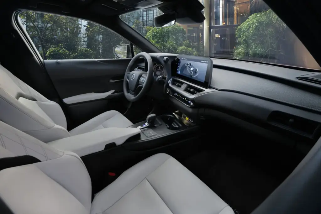 Lexus UX 300h F SPORT LEGEND: deportividad, tecnología, distinción y eficiencia 3 Motor16 LEXUS UX 300H F SPORT LEGEND 10 Motor16