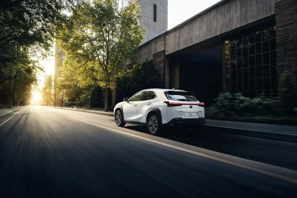 Lexus UX 300h F SPORT LEGEND: deportividad, tecnología, distinción y eficiencia 1 Motor16 LEXUS UX 300H F SPORT LEGEND 6 Motor16