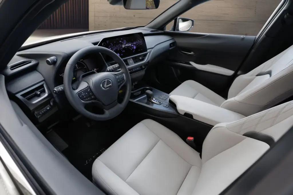 Lexus UX 300h F SPORT LEGEND: deportividad, tecnología, distinción y eficiencia 13 Motor16 LEXUS UX 300H F SPORT LEGEND 9 Motor16