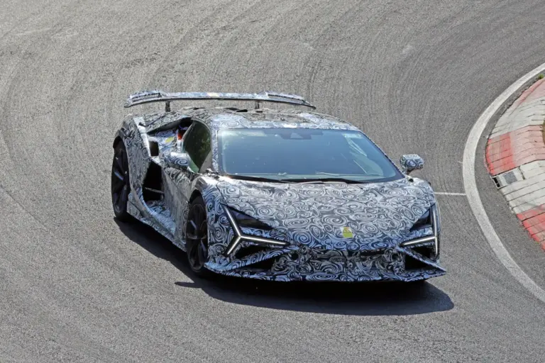 Lamborghini Revuelto SV: el V12 híbrido más radical de Sant’Agata, cada vez más cerca