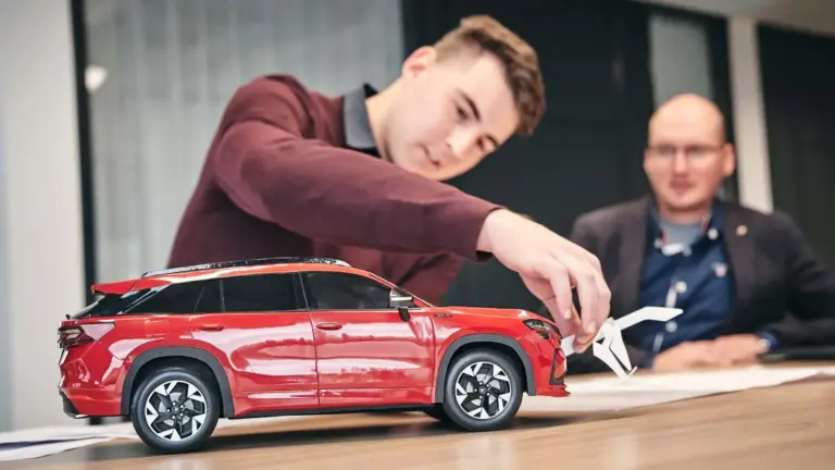 700 horas de trabajo y un Škoda Kodiaq hecho por entero de papel