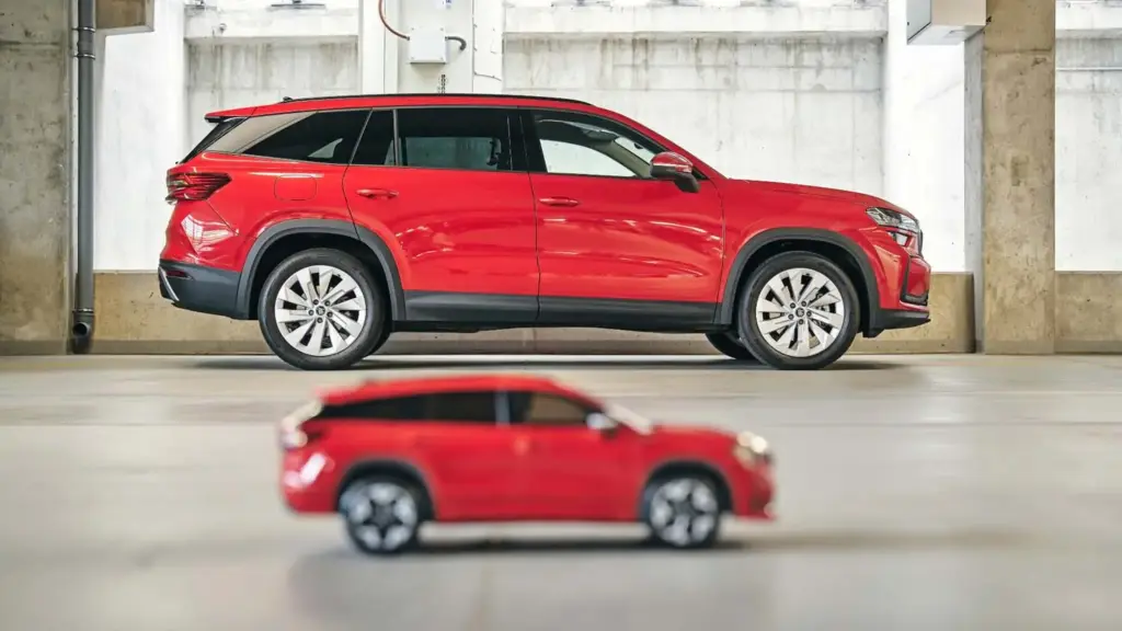 700 horas de trabajo y un Škoda Kodiaq hecho por entero de papel 3 Motor16 Škoda Kodiaq Sportline, Petr Seemann