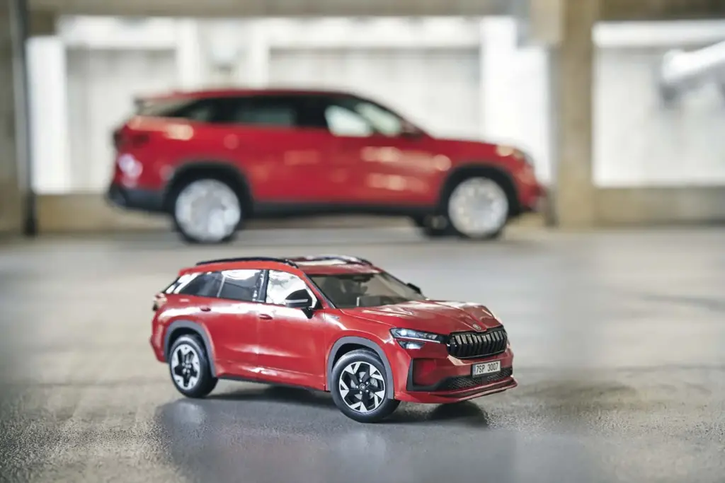 700 horas de trabajo y un Škoda Kodiaq hecho por entero de papel 1 Motor16 Škoda Kodiaq Sportline papel, Petr Seemann
