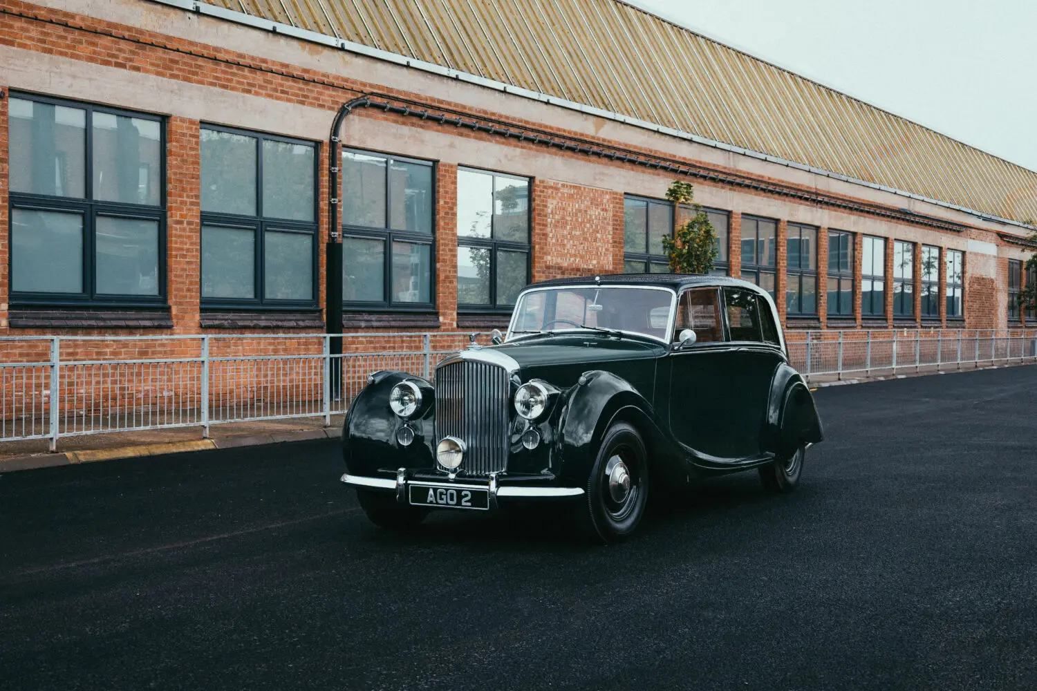 Bentley celebra 80 años de producción en Crewe con un Continental GT Azure que homenajea al primer coche fabricado allí, el Mark VI de 1946 6 Motor16 Bentley Mark VI, Continental GT Azure