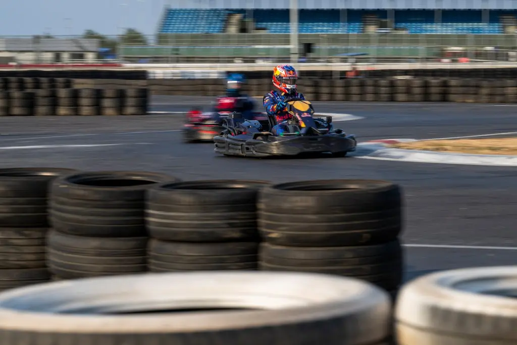 Max Verstappen se enfrenta a 100 rivales en la carrera de karts más grande de la historia 3 Motor16 Max Verstappen, kart, Red Bull