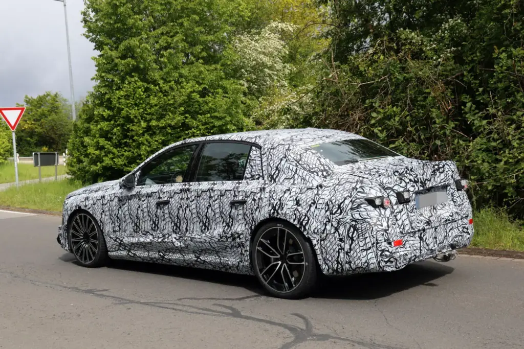 El Mercedes-AMG Clase E eléctrico reaparece en Nürburgring con hasta 900 CV 12 Motor16 Mercedes AMG Clase E electrico 2028 espia 10 Motor16