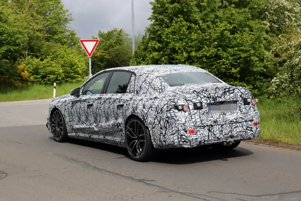 El Mercedes-AMG Clase E eléctrico reaparece en Nürburgring con hasta 900 CV 13 Motor16 Mercedes AMG Clase E electrico 2028 espia 11 Motor16