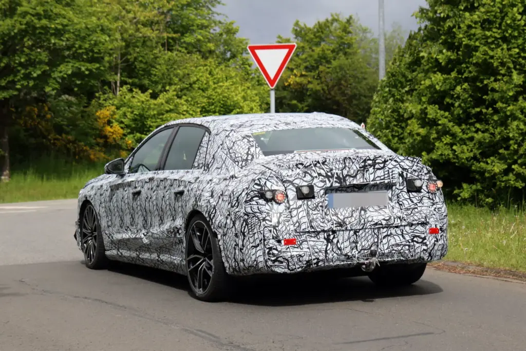 El Mercedes-AMG Clase E eléctrico reaparece en Nürburgring con hasta 900 CV 2 Motor16 Mercedes AMG Clase E electrico 2028 espia 12 Motor16