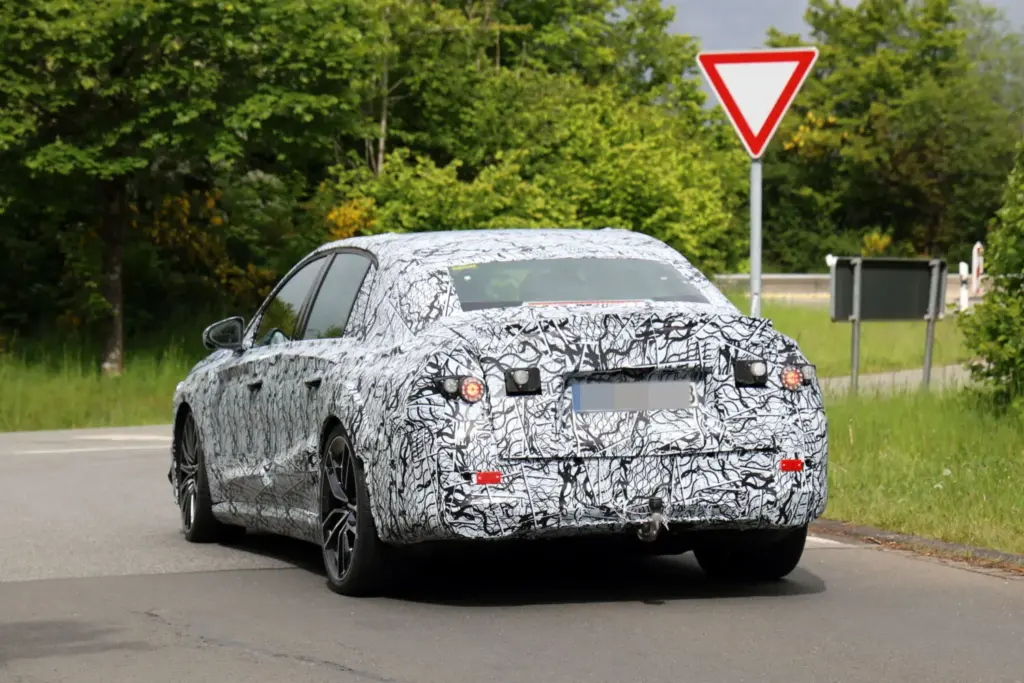 El Mercedes-AMG Clase E eléctrico reaparece en Nürburgring con hasta 900 CV 15 Motor16 Mercedes AMG Clase E electrico 2028 espia 13 Motor16