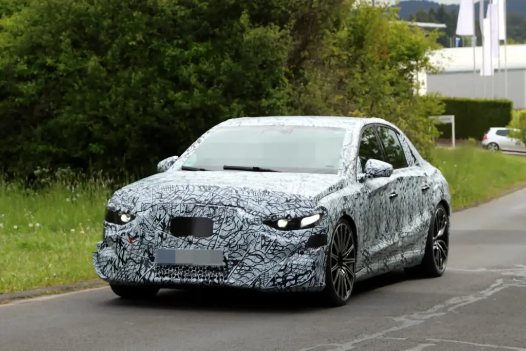 El Mercedes-AMG Clase E eléctrico reaparece en Nürburgring con hasta 900 CV 6 Motor16 Mercedes AMG Clase E electrico 2028 espia 4 Motor16