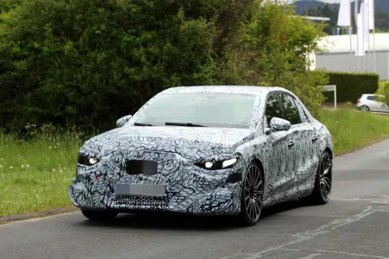 El Mercedes-AMG Clase E eléctrico reaparece en Nürburgring con hasta 900 CV