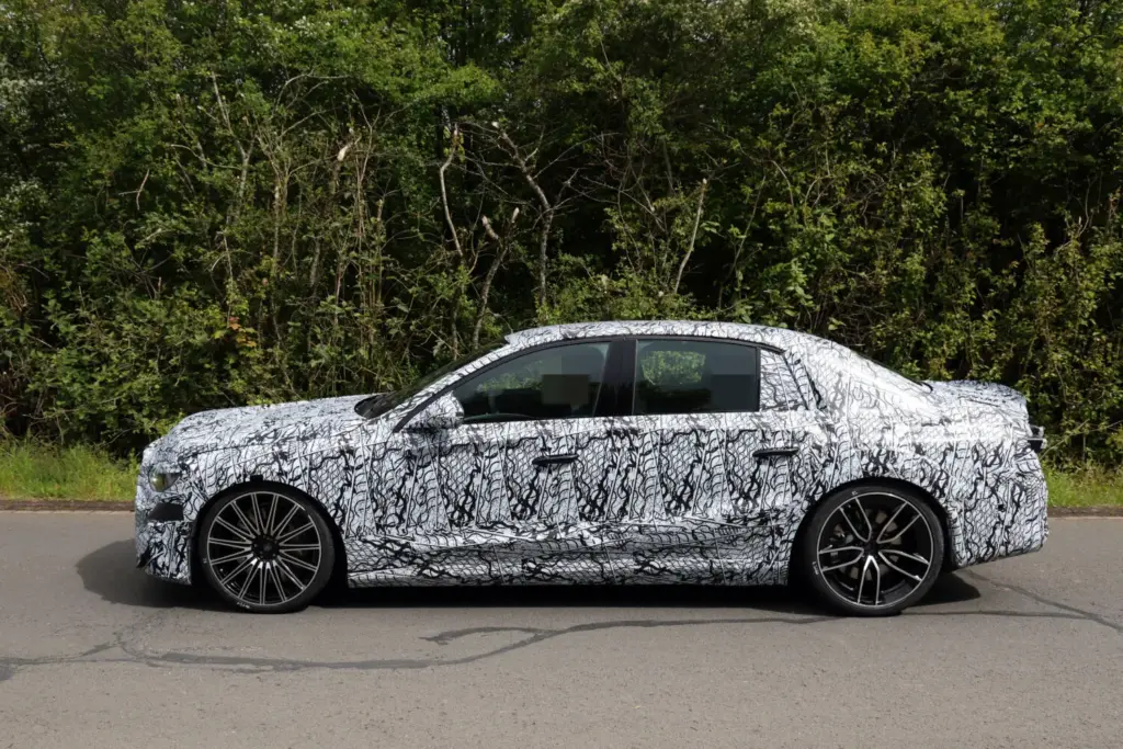 El Mercedes-AMG Clase E eléctrico reaparece en Nürburgring con hasta 900 CV 1 Motor16 Mercedes-AMG Clase E electrico 2028 espia (8)