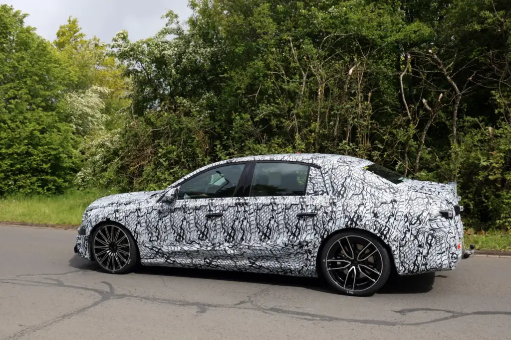El Mercedes-AMG Clase E eléctrico reaparece en Nürburgring con hasta 900 CV 11 Motor16 Mercedes AMG Clase E electrico 2028 espia 9 Motor16