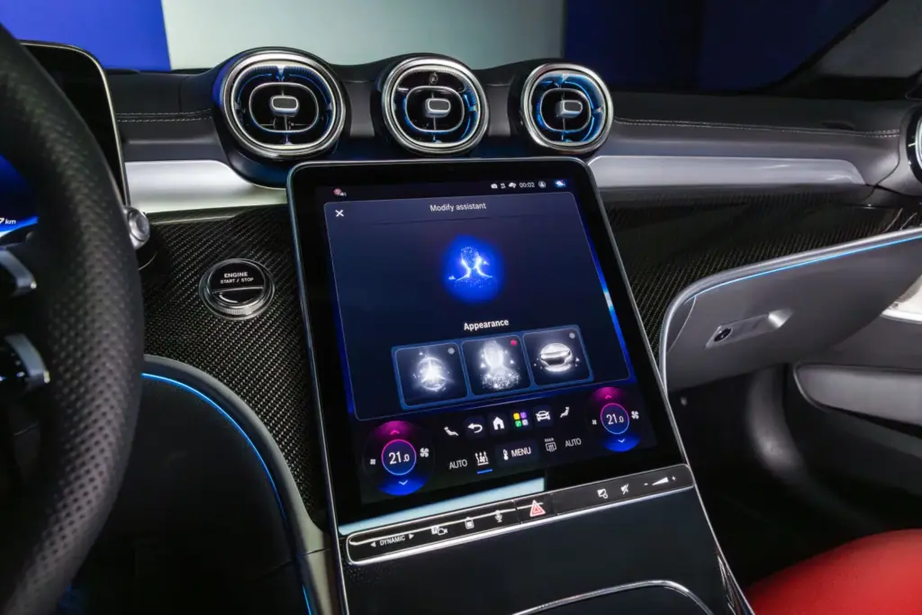Nuevo Mercedes-Benz Clase C 2027: la actualización tecnológica más profunda de su historia 16 Motor16 Mercedes Clase C 2027 13 Motor16