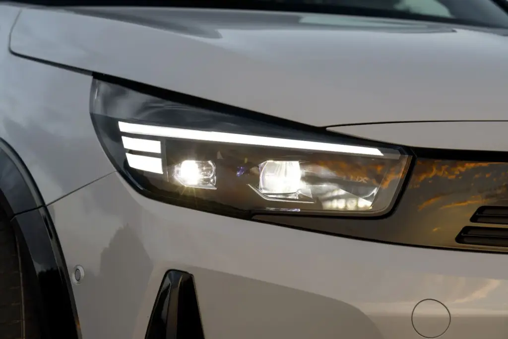 Primera prueba del Opel Corsa GSE: con indudable espíritu ‘hot hatch’ 17 Motor16 Opel Corsa GSE al volante 13 Motor16