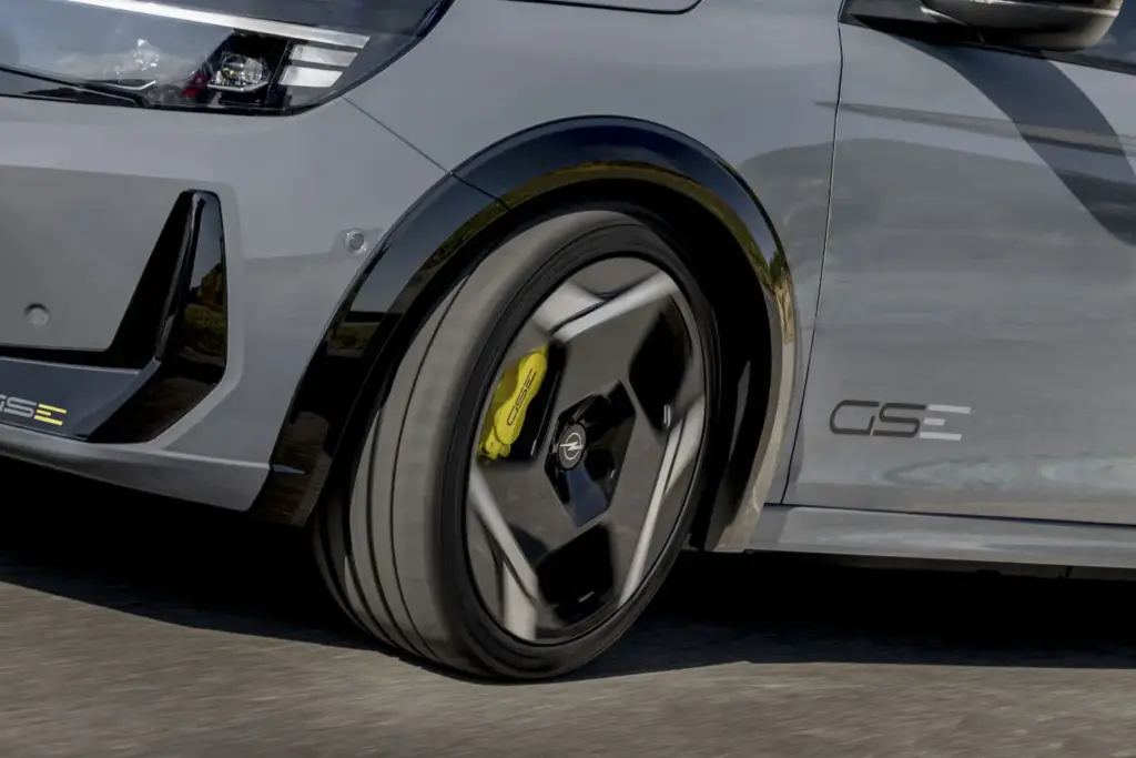 Primera prueba del Opel Corsa GSE: con indudable espíritu ‘hot hatch’ 18 Motor16 Opel Corsa GSE al volante 14 Motor16