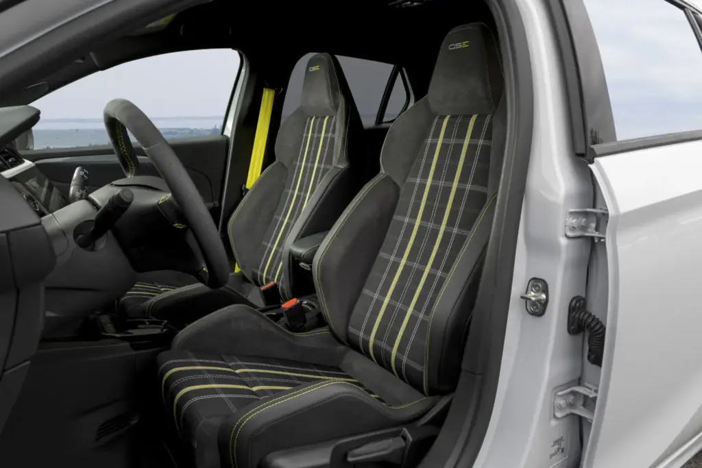 Primera prueba del Opel Corsa GSE: con indudable espíritu ‘hot hatch’ 24 Motor16 Opel Corsa GSE al volante 20 Motor16