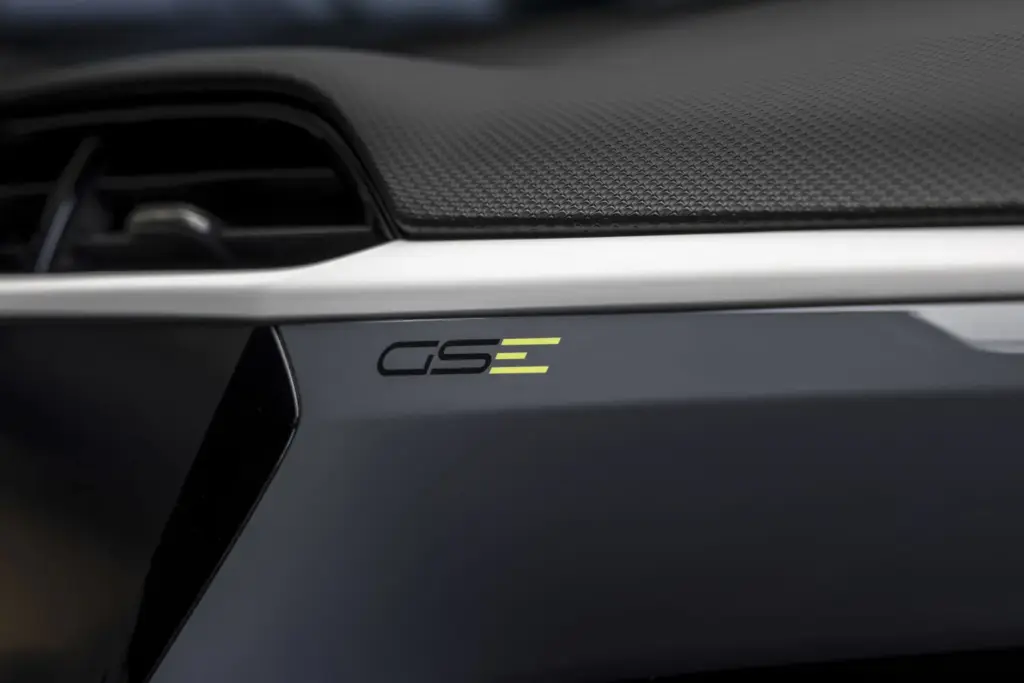 Primera prueba del Opel Corsa GSE: con indudable espíritu ‘hot hatch’ 27 Motor16 Opel Corsa GSE al volante 23 Motor16