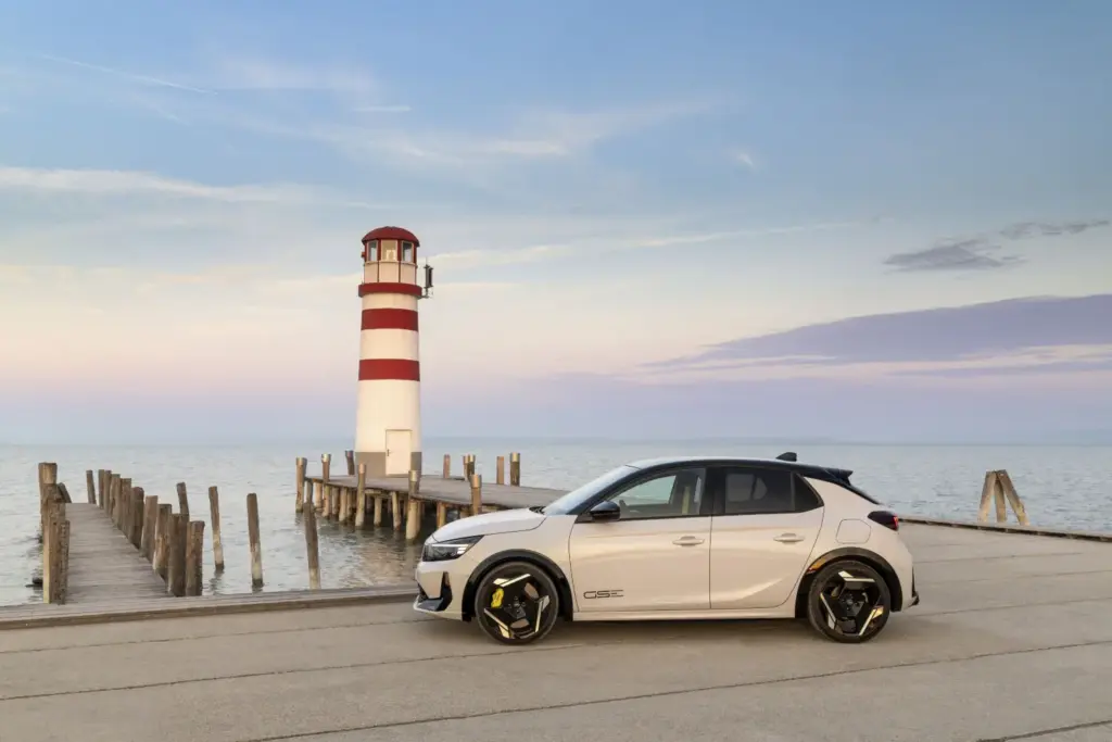 Primera prueba del Opel Corsa GSE: con indudable espíritu ‘hot hatch’ 8 Motor16 Opel Corsa GSE al volante 4 Motor16