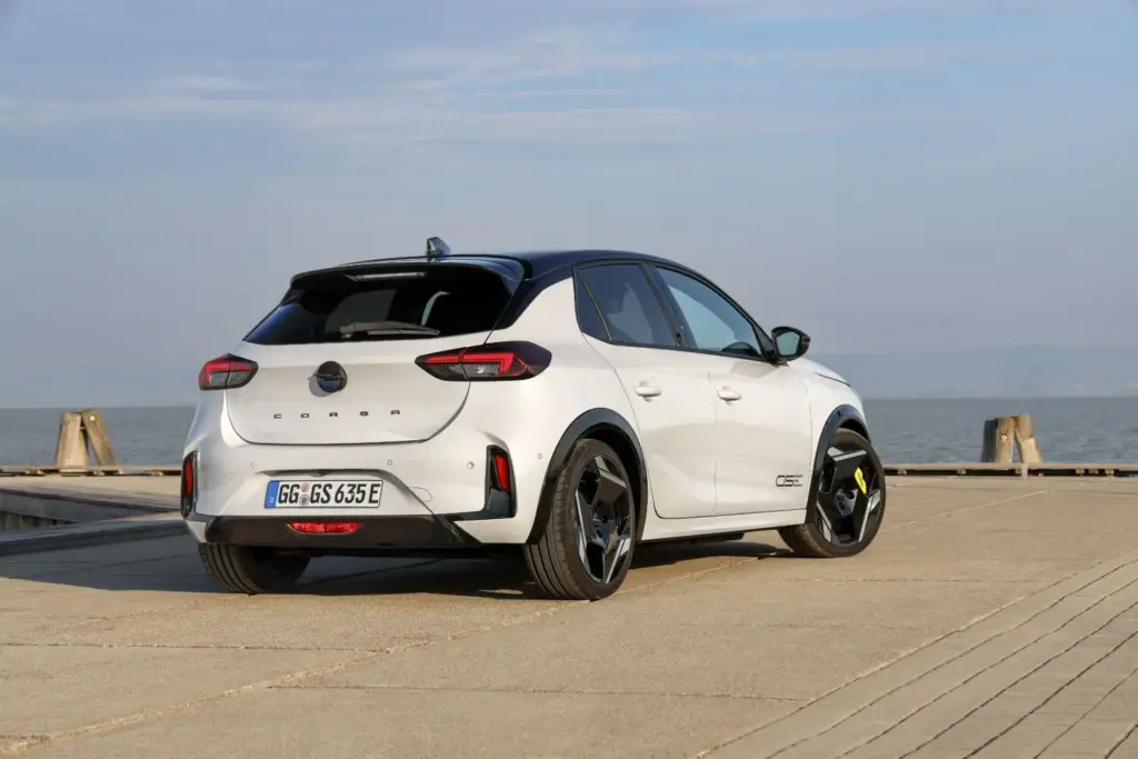 Primera prueba del Opel Corsa GSE: con indudable espíritu ‘hot hatch’ 2 Motor16 Opel Corsa GSE al volante 5 Motor16
