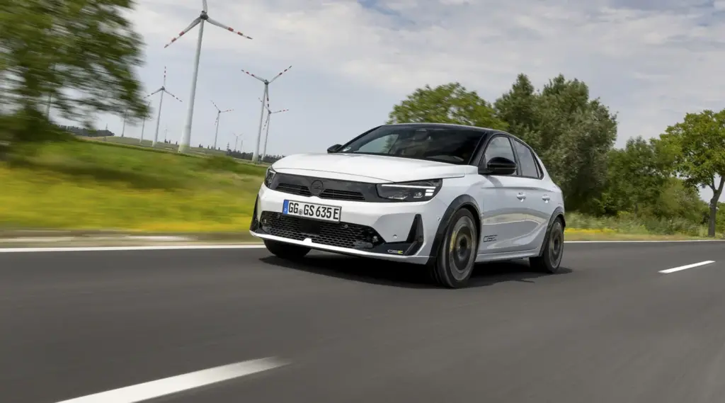 Opel Corsa GSE al volante APERTURA Motor16