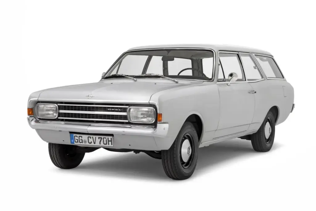 Opel Rekord C: el clásico que revolucionó la gama media cumple 60 años y sigue inspirando al Astra 7 Motor16 Opel Rekord C Caravan1 Motor16