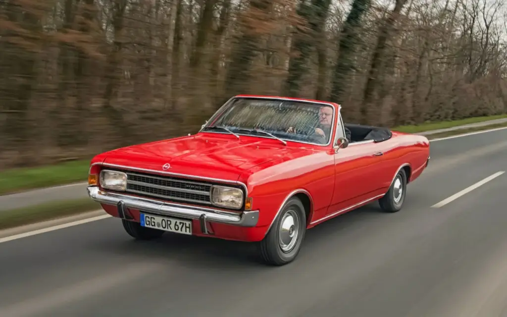 Opel Rekord C: el clásico que revolucionó la gama media cumple 60 años y sigue inspirando al Astra 2 Motor16 Opel Rekord C Convertible Motor16