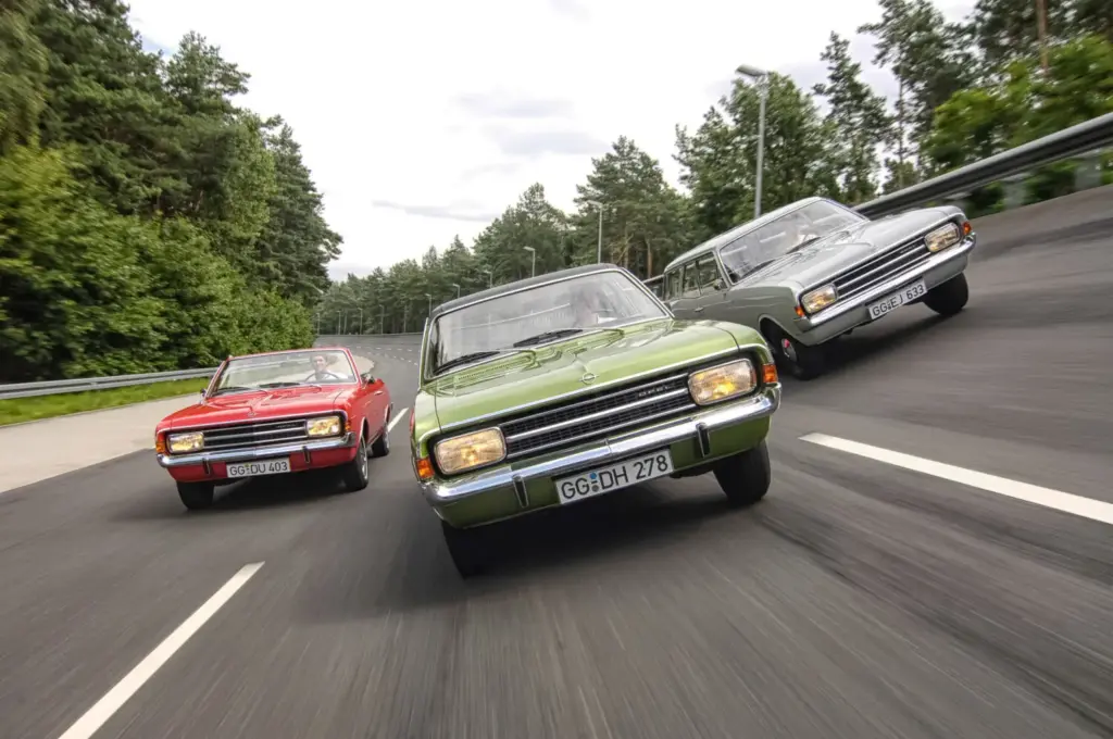 Opel Rekord C: el clásico que revolucionó la gama media cumple 60 años y sigue inspirando al Astra 1 Motor16 Opel Rekord C1 Motor16