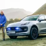 Un doctor en un pueblo remoto de Gran Bretaña y el Porsche Macan GTS en el que confía para salvar vidas