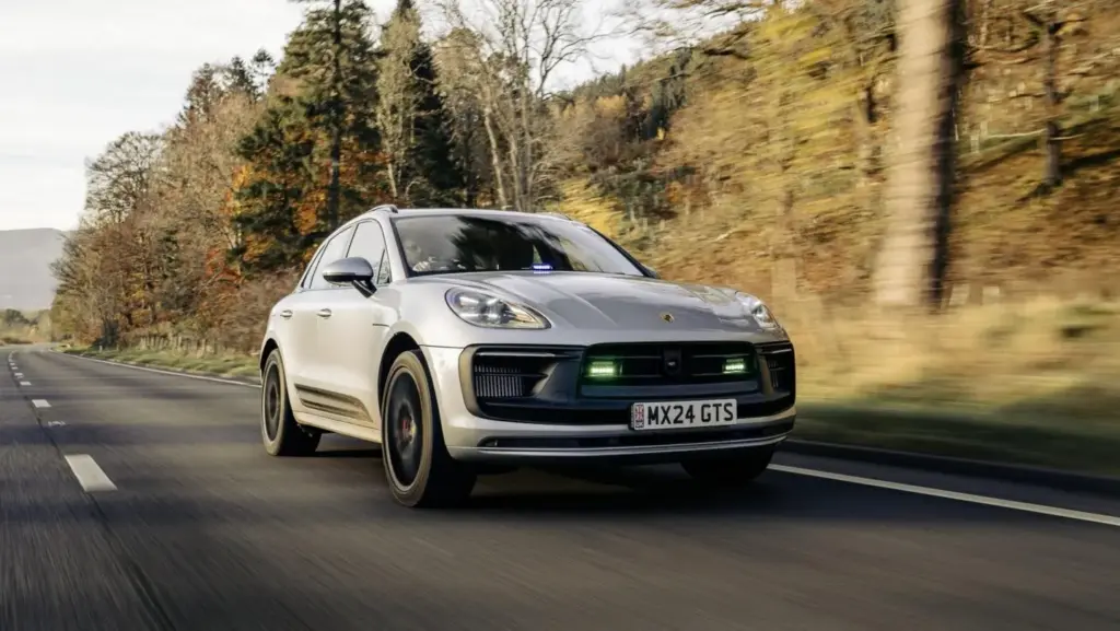 Un doctor en un pueblo remoto de Gran Bretaña y el Porsche Macan GTS en el que confía para salvar vidas 1 Motor16 John Ferris, Porsche Macan GTS