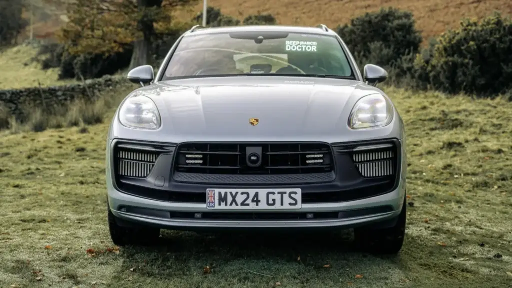Un doctor en un pueblo remoto de Gran Bretaña y el Porsche Macan GTS en el que confía para salvar vidas 11 Motor16 PORSCHE MACAN GTS URGENCIAS JOHN FERRIS GRAN GRETANA3 Motor16