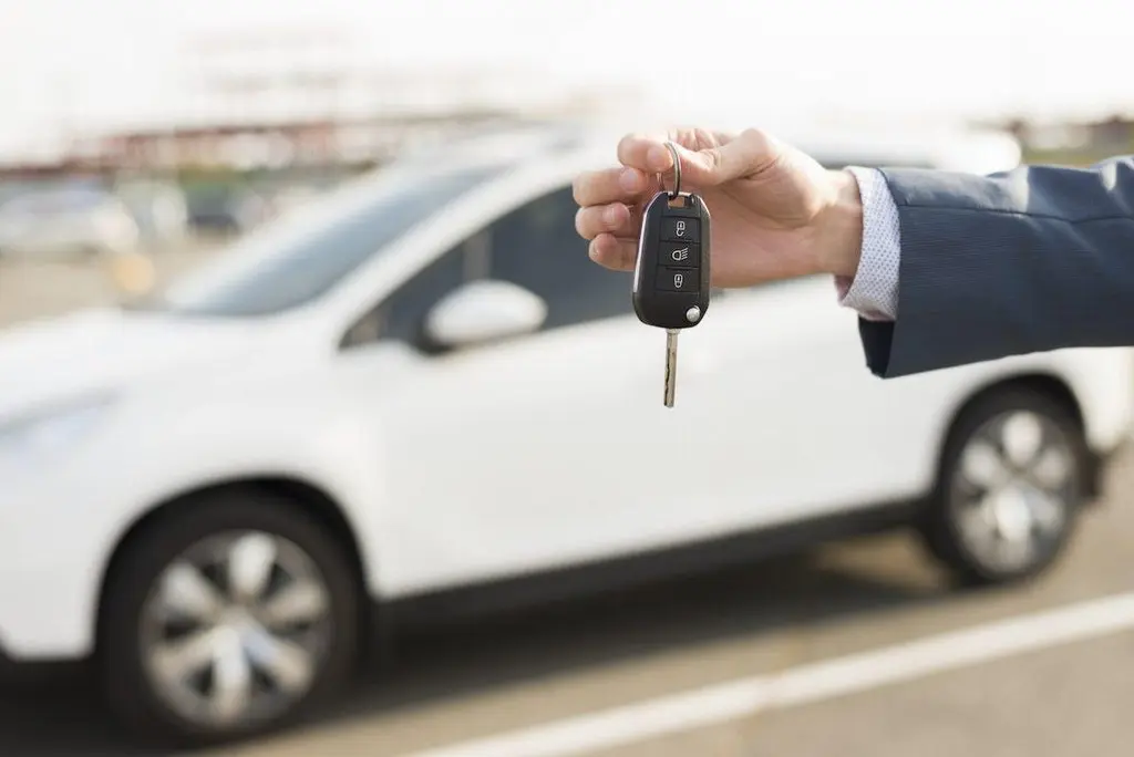 En Italia 7 de cada 10 compradores siguen fiándose del concesionario físico para comprar coche 1 Motor16 Problemas de no pasar la revision de tu coche nuevo en un concesionario oficial Motor16