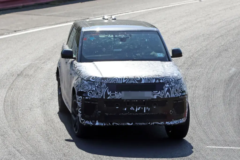 Range Rover Sport 2027 nurburgring espia 1 Motor16